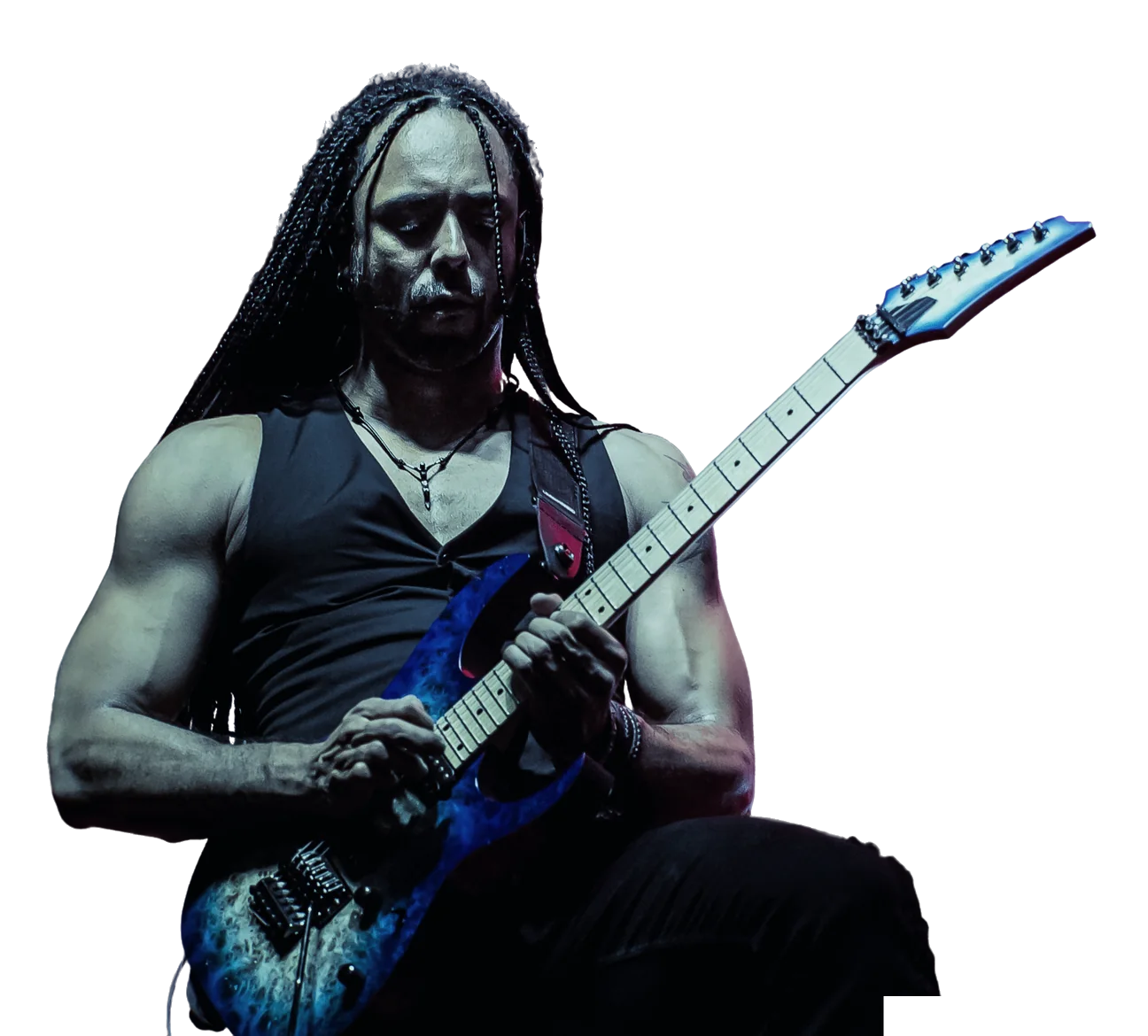 Marcelo Barbosa tocando guitarra ao vivo, sob luz azul de palco